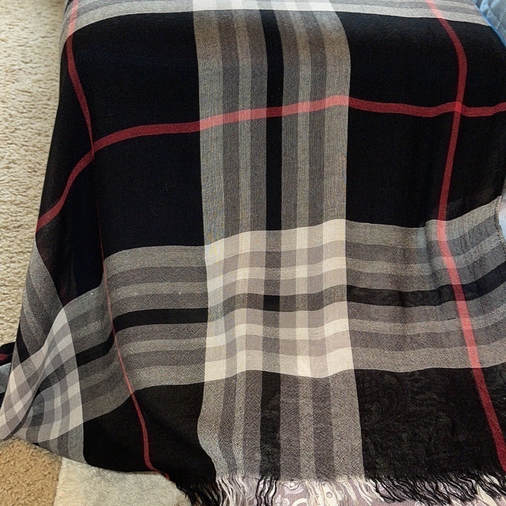 V. FRASS The Original Plaid Viscose Scarf Sz. 32โ x 72โ - Picture 11 of 12